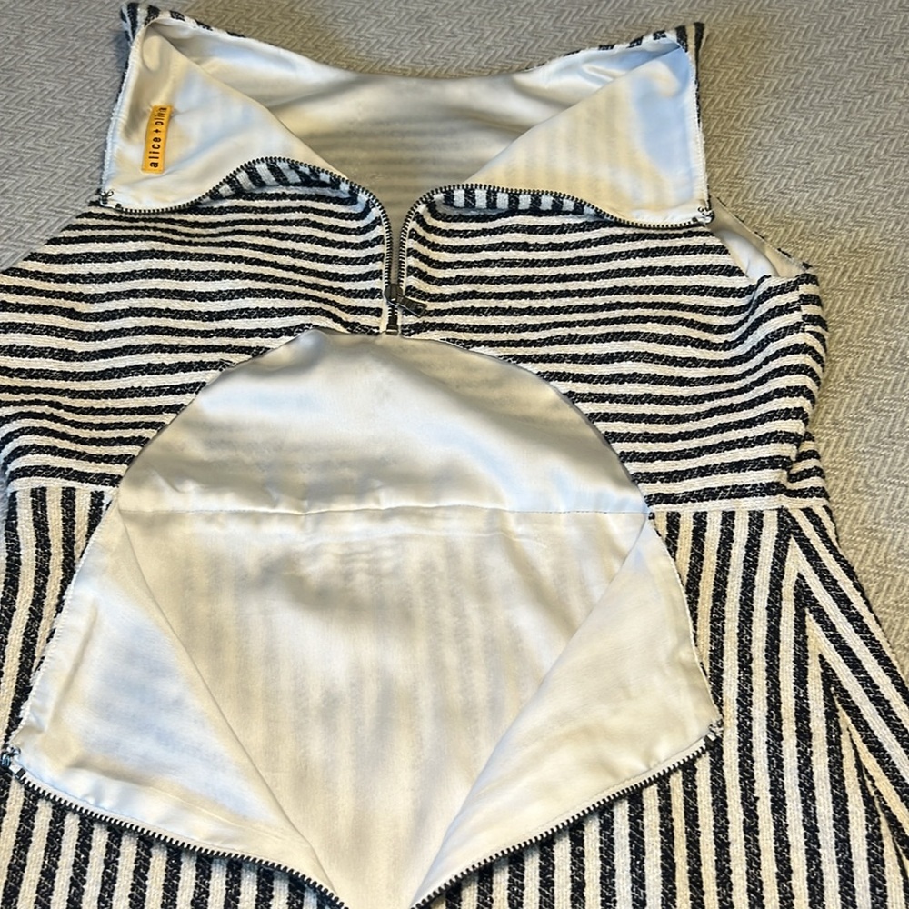 Alice + Olivia Striped Sleeveless Dress with cute back detail. Size XS/S. - Picture 6 of 16